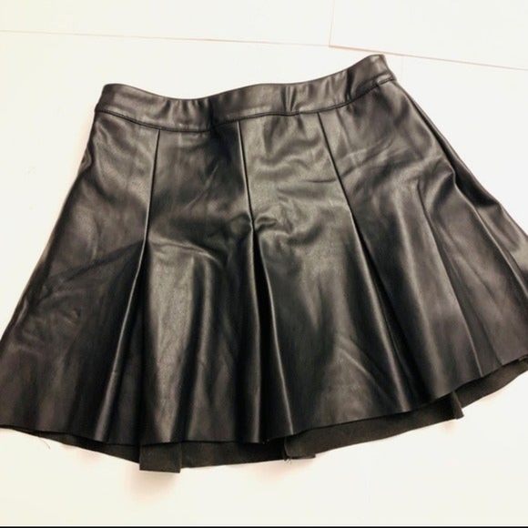 Zara Shorts Zara Faux Leather Pleated Shortsskort Poshmark